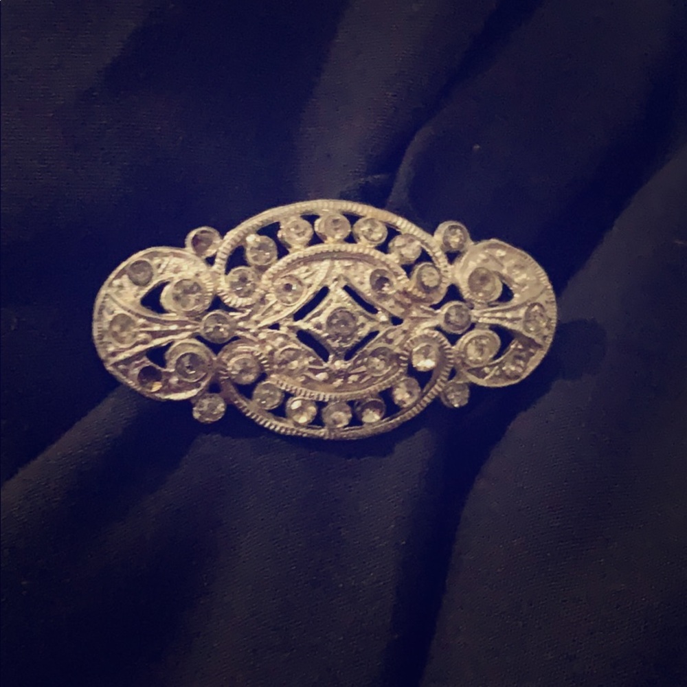 Antique Sliver crystal Brooch ❤️